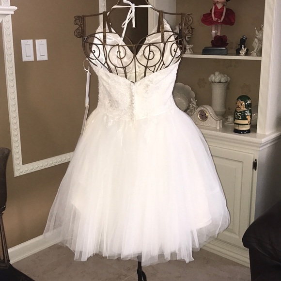 Beautiful halter dress - Picture 4 of 5